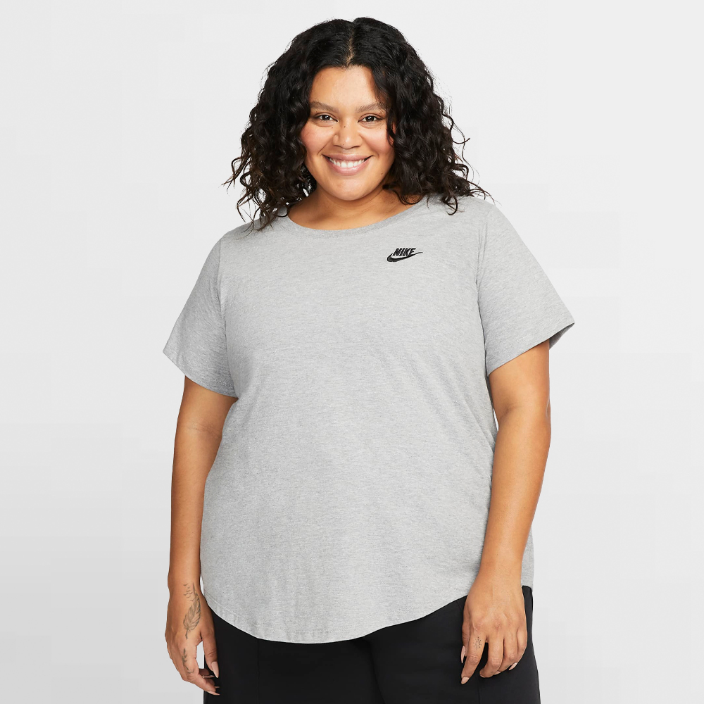 NIKE CAMISETA W. NSW CLUB ESSENTIALS OS (PLUS SIZE) - FD0646 063
