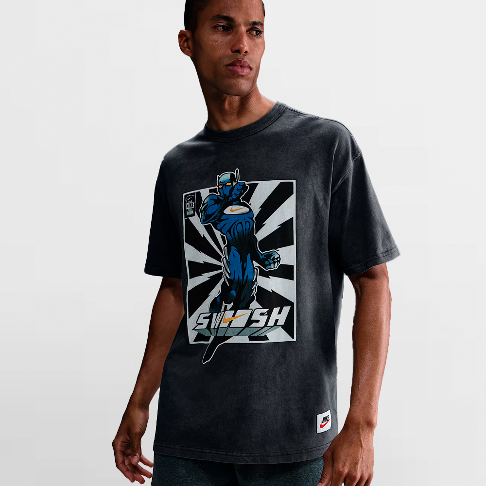 NIKE CAMISETA TEE M90 IYKYK FITNESS - HJ3672 060