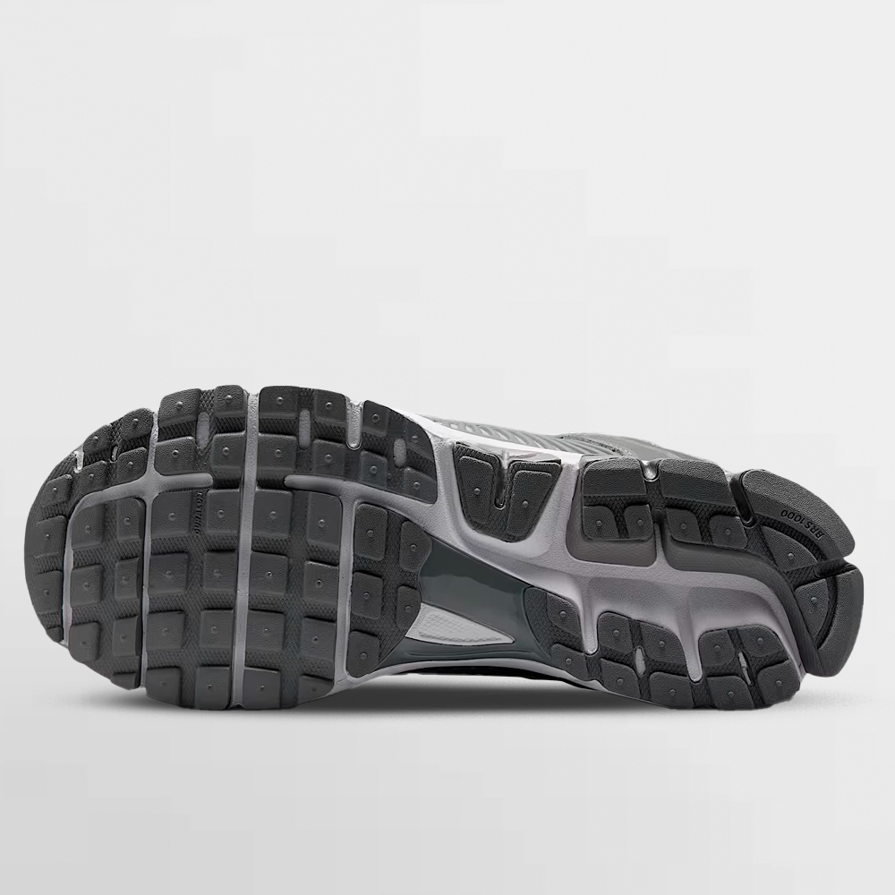 NIKE CALZADO ZOOM VOMERO 5 - HF1553 003