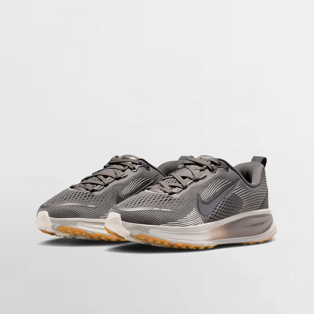 NIKE CALZADO VOMERO 18 GS - HQ2157 200