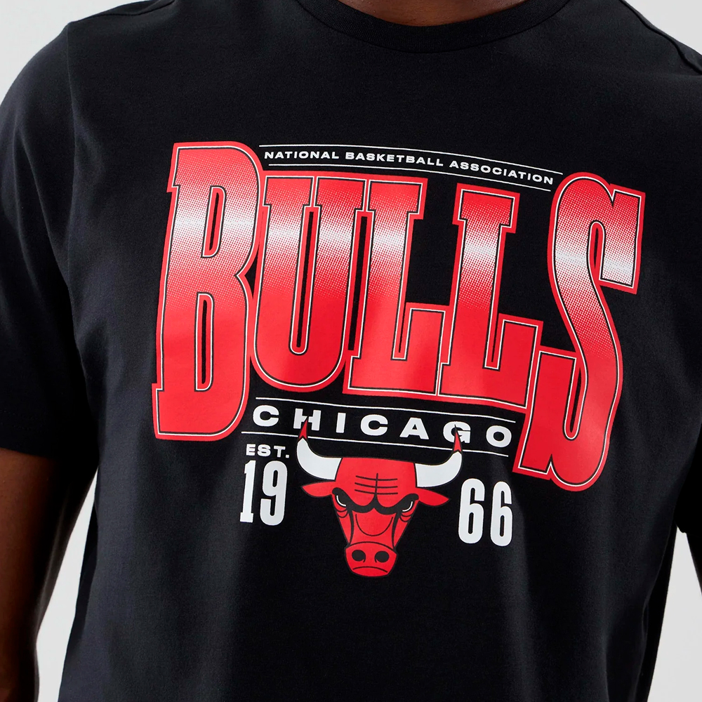 NEW ERA CAMISETA ARCH GRAPHIC REG TEE ( BULLS ) - 60897407